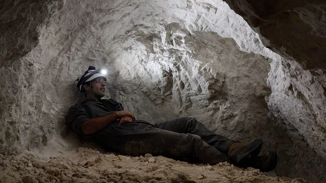 Exploring Caves and Caverns: Safety Tips and Gear Essentials